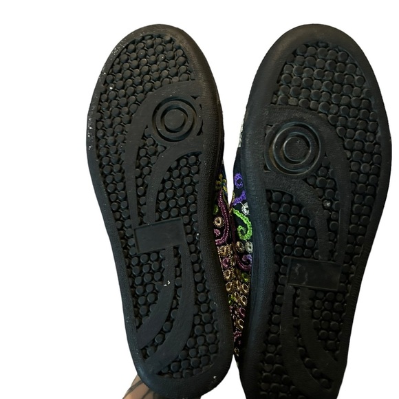 Beautiful Embroidered Handmade Sneakers from Thailand - Picture 7 of 7